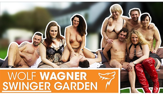 'Пошлые милфы оторвались на даче в горячей оргии'