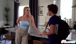 Сестра поймала брата за мастурбацией и предложила секс взамен