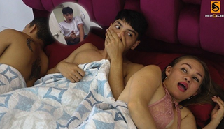 Развратная жена трахается с отчимом и его сыновьями