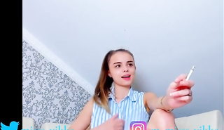 Шаловливая русская смачно покурила и отдавалась сексуальной машине