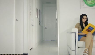 Жаркий секс возле спящей сестры: скрытая камера застала все