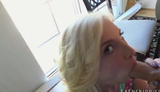 Хозяин дома жестко трахнул молодую блондинку