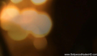 Горячая крошка соблазняет своими танцами и нежными прикосновениями