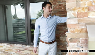 Сестра не устояла перед братом и отдалась ему прямо за завтраком