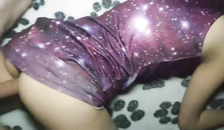 Жестко оттрахал спящую подружку и наполнил ее киской