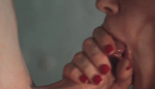 Шикарная кобылица в чулках насаживается на член как настоящая наездница