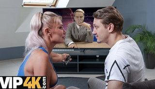 Горячая русская мамочка жаждет спермы на лицо