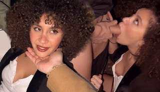 Шаловливая девочка мечтает о члене, мужчина предлагает ей секс с незнакомцем в машине