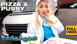 Школьница с пиццей разорвала джинсы и отхватила пульсирующий член