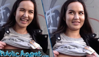 Русскую студентку соблазнили на откровенный секс под открытым небом